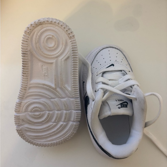 Nike Kids White and Black Sneakers - Picture 3 of 3